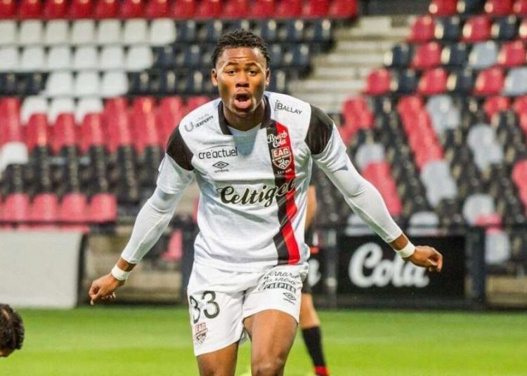 Jacques Siwe, la nouvelle étoile de Guingamp au cœur d’une bataille acharnée